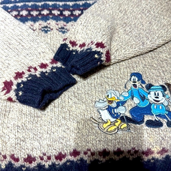 🏔️Rare 1990's Vintage Disney Ski Lodge Cream and Blue V-Neck Sweaters 100% Wool - Picture 4 of 16